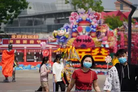 多花50元优先进入！北京欢乐谷被指收取“官方插队费”，合理吗？图片