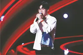 李健“好声音”抢到哈尔滨徒弟图片