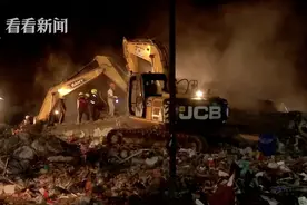 印度一栋5层建筑倒塌 约90人被困救援还在进行中图片