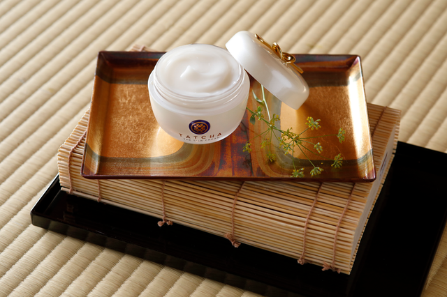 两项美容品牌创始人大奖得主的她，来亲授护肤秘诀了？