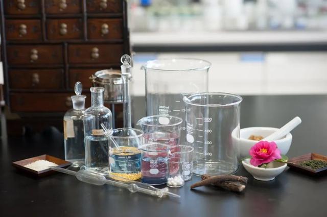 两项美容品牌创始人大奖得主的她，来亲授护肤秘诀了？