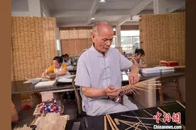 广西桂林民间艺人指尖传播非遗文化图片