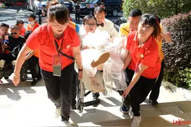 圆梦七夕！成都举行残疾人集体婚礼 20对新人共赴“白首”之约图片