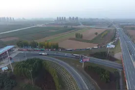 记者调查 |遭“货车围城”的新乡平原示范区，如何才能解堵？图片