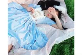 猛男爸爸亲手把女儿打造成「迪士尼在逃公主」，全网都酸了图片