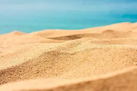 晨读丨与其浪费时间去抱怨，不如脚踏实地去改变图片