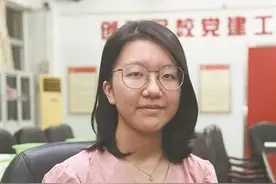 数学满分的东莞女学霸收到北大通知书“看到数学卷不开心，题目太简单！”图片