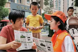 合肥庆平希望学校：小小志愿者走上街头开展交通安全志愿服务图片