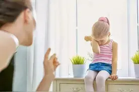 一哭二闹三打滚，孩子爱发脾气该咋办？图片