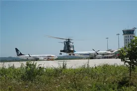 穿云破雾，西部战区陆航直升机飞赴舟曲救援图片