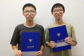 神同步！双胞胎兄弟双双考上浙大 求学一路有你相伴图片