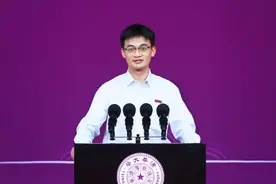 研究生代表林景在2020级研究生开学典礼上的发言 | 不惧风雨，无问西东图片