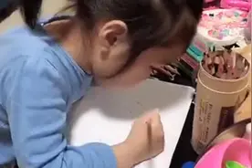 如何在家给孩子进行英语启蒙，我们和坚持了三年的妈妈聊了聊图片