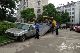 “僵尸车”、工程车“霸道”合肥经开区喊车主领罚单图片
