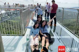 玻璃栈道屡“惊心”海南景区玻璃栈道安全吗？图片