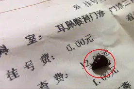 深夜情侣俩在宾馆睡觉，男孩突然坐起喊疼…图片