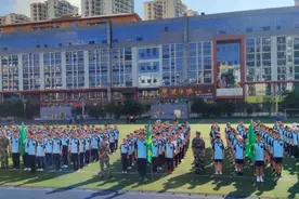 今年军训依旧保留！高中和大学的军训安排有变化，部分延期图片