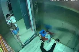 6月大宝宝躺电梯口大哭，妈妈却转头冲进电梯…图片