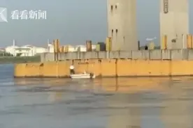 禁渔期却在江中偷偷垂钓 遇民警巡查“飙船”逃跑图片