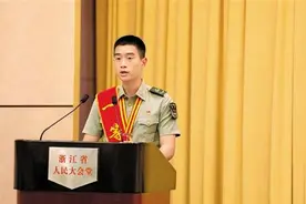 掌声，为他的纵身一跃响起 王亮同志先进事迹报告会侧记图片