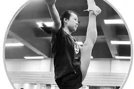 一字马女孩一脚跨入中国美院 成为国美首届体育特长生图片