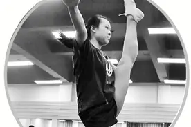 一字马女孩一脚跨入中国美院 成为国美首届体育特长生图片
