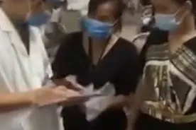 广西遭哄抢榴莲致村民食物中毒，卫生院：很多人还在输液视频封面