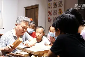 河北武强：小小绘画班 非遗代代传视频封面