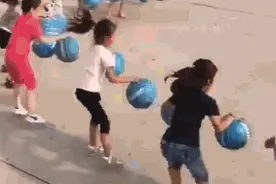 呵，外国网友围观中国孩子打球，来了几个“阴阳师”图片