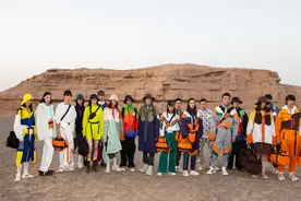 敦煌系列上新在沙漠走秀，李宁目标再造“国潮爆款”图片