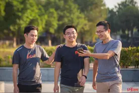 听力残疾一级的他，为听障人士装上“耳朵”图片