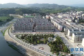 陕西安康易地扶贫搬迁：楼上过日子，楼下赚票子图片
