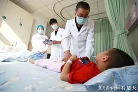 5岁男童腹中长“八爪鱼”，机器人“两只”一次切除图片