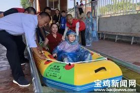 又多一处网红打卡地 宝鸡首座高空玻璃水滑道建成开放图片