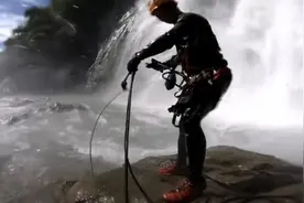 滴水滩“瀑降”救援者讲述现场细节：水流从400多米高空倾泻而下 遇难者被绳子缠绕浑身淤青图片