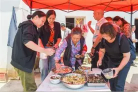 昆明别样幸福城烂尾楼盘复工续建：此前已有业主入住 二三十人搭伙吃饭图片