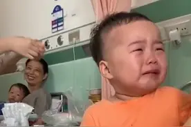 可爱！萌娃打针边哭边说谢谢，网友：太有礼貌了图片