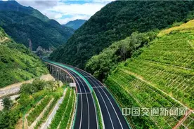 陕西平利至镇坪（陕渝界）高速公路建成通车图片