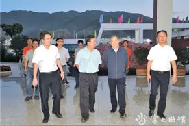 省教育厅厅长周荣到东陆高中视察中小学管理干部集中培训工作图片