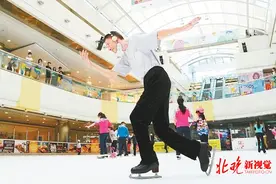 他是冰上的“劳伦斯先生”，这里承载了75岁老人全部寄托图片