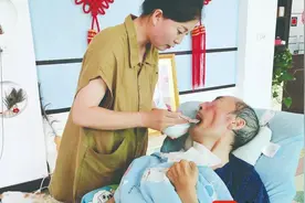 河南焦作农家女照顾植物人父亲13年，花两年建私家花园——她说：“父亲在，家就在。“图片
