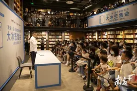 人气作家大冰携新书珠海签售，书迷现场排起长龙图片
