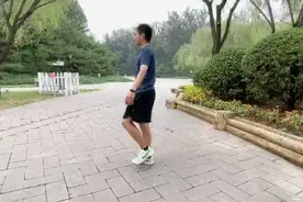 60秒会打乒乓球23：平衡训练，让你轻松炫球技图片