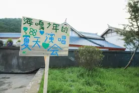 改变海嘎小学的三把吉他图片
