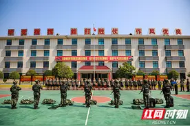 衡阳：“准新兵”走进武警军营 参军前先沾“兵味”图片