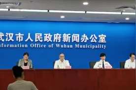 9月1日武汉139.9万学生开学，校内学生无需佩戴口罩视频封面