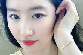 时髦办 | 看刘亦菲晒礼物，我又酸又想要图片