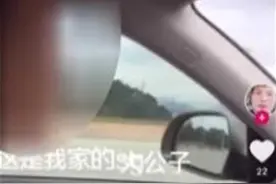 父亲让儿子开货车还发：可惜不够年龄考驾照图片