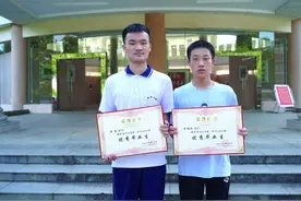 “2020三湘阳光助学”活动走进平江一中，聆听优秀学子的求学故事图片