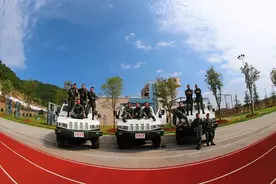 一步三回头，三转一停留，好想再多看一眼！图片